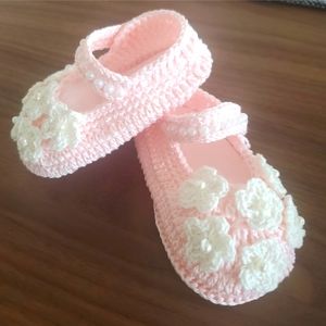 NEWBORN BABY GIRLS SHOES BOOTIES  HANDMADE CROCHET PINK GIFT IDEA 0-3m